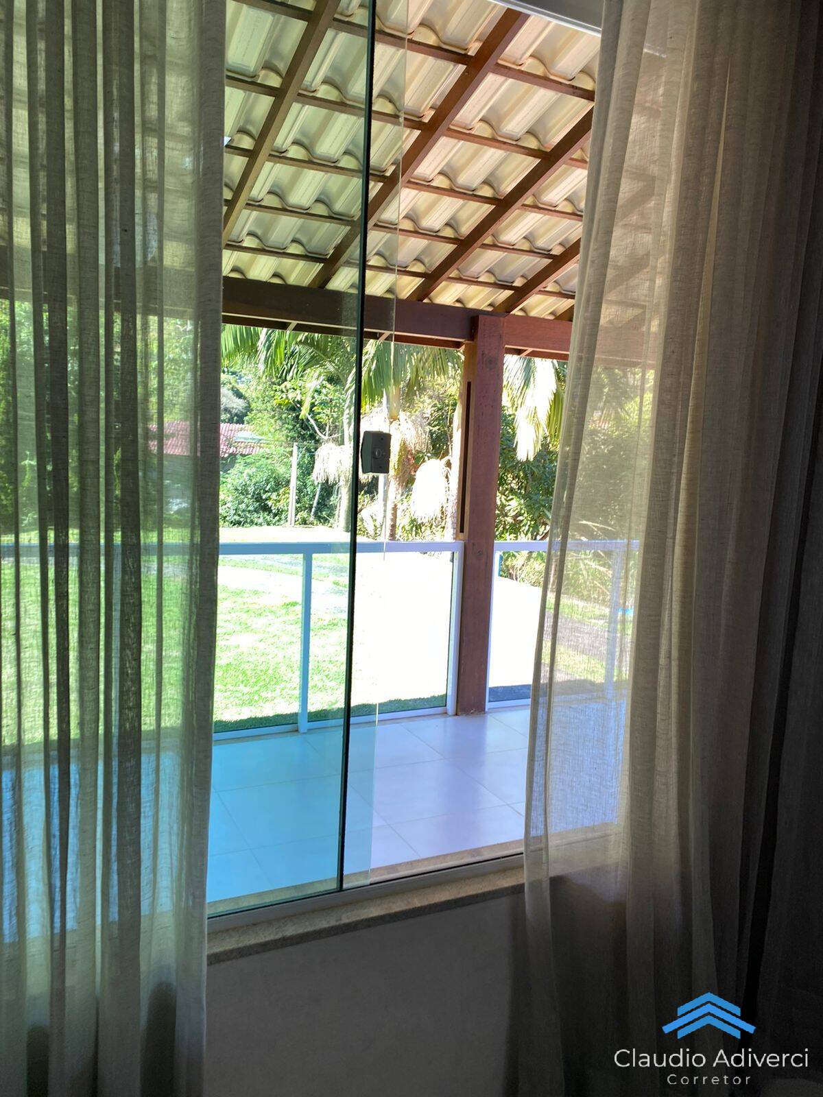 Casa com área total de 1.100 m2 - Parque das Colinas em Domingos Martins-ES
