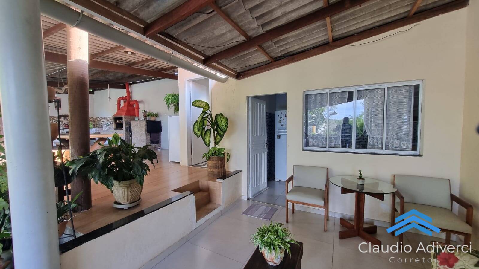 Chácara 1000 m2 de área com casa de 3 q./ 1 quit. em Interlagos V Velha-ES